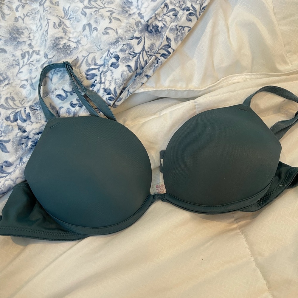 Pink/Victoria’s secret bra